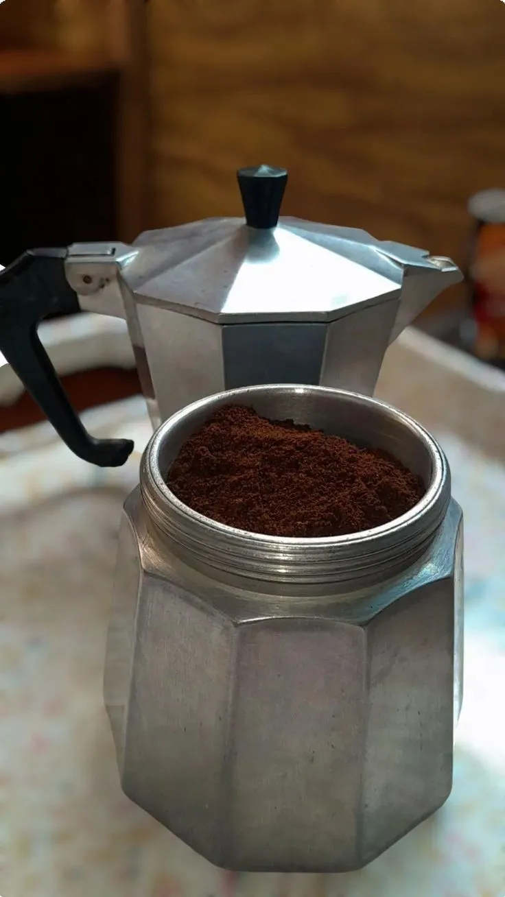 فانل قهوه در موکاپات استیل